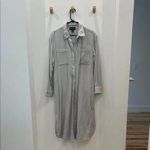 Wildfang Light Gray Casual Button Down Shirt